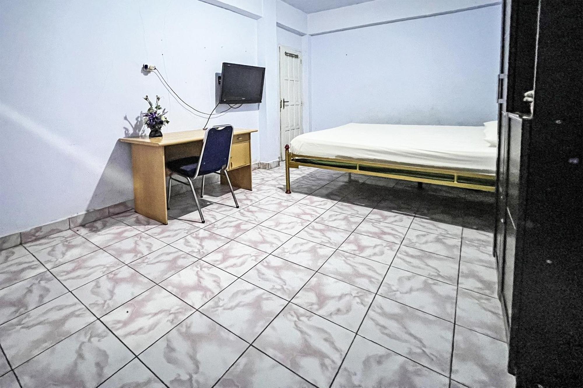 Oyo 91757 Surya Hotelneartaman Anggrek Pkk Watansoppeng Lalabata Екстер'єр фото