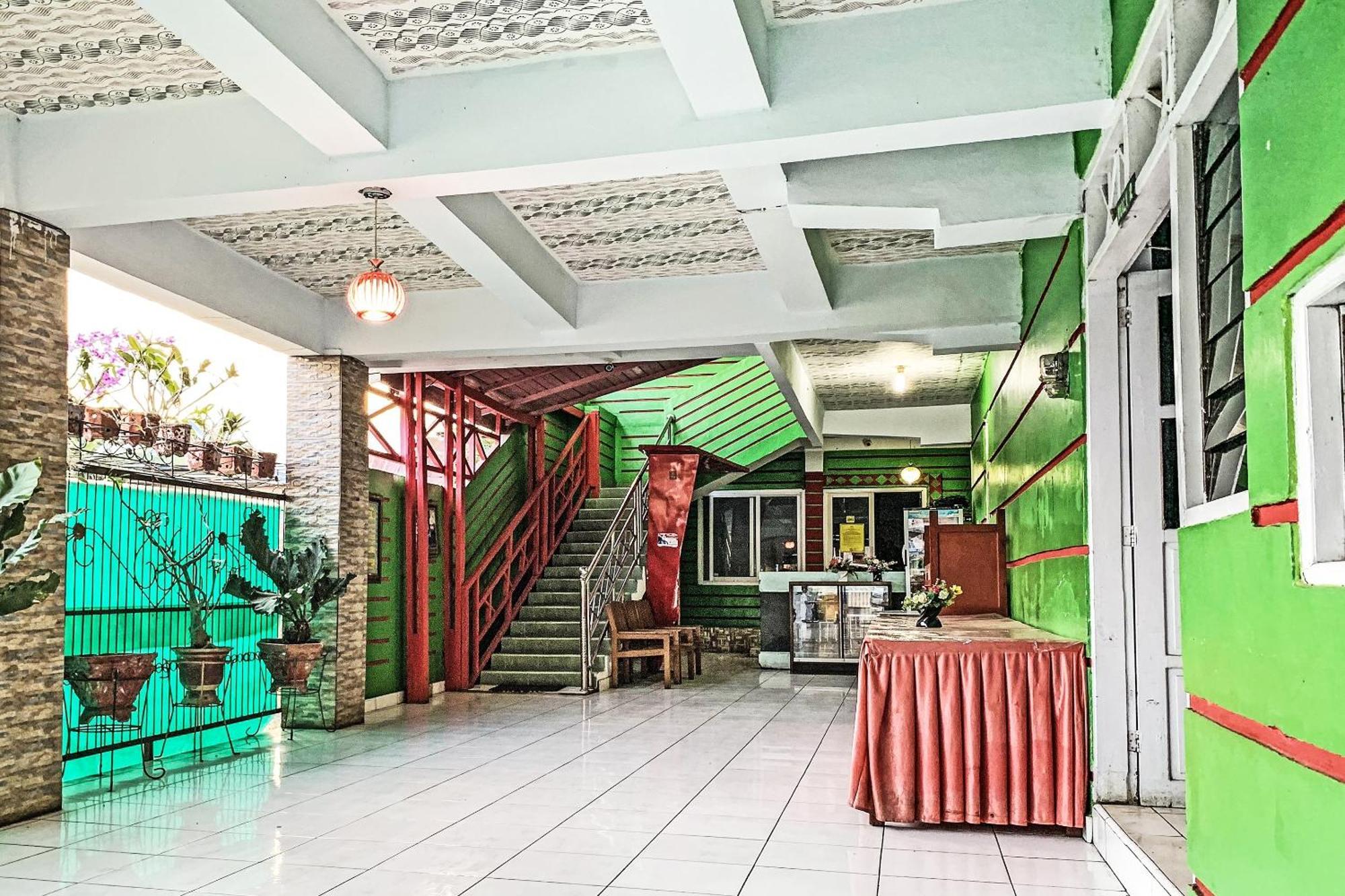 Oyo 91757 Surya Hotelneartaman Anggrek Pkk Watansoppeng Lalabata Екстер'єр фото